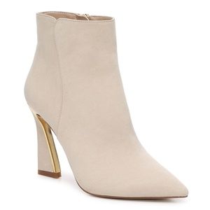 Brand New JLO  Jennifer Lopez Gorgina Color Tapioca Booties Size 8 1/2 in Box!